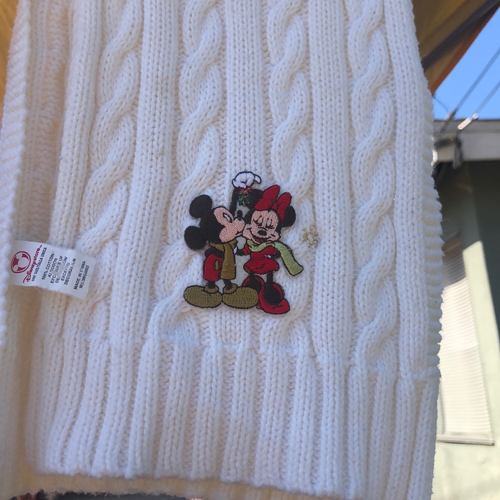 Mickey & Minnie Mouse holiday white scarf